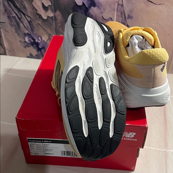 New Balance Women's Fresh Foam X 880v15 Yellow Athletic Shoes - Picture 5 of 8